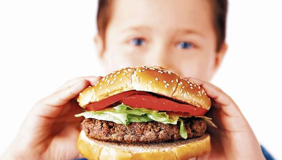 POLÉMICA. Autoridades buscan la mejor opción para etiquetar los alimentos procesados y así disminuir los índices de obesidad infantil. (USI)