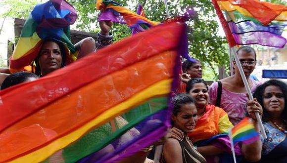 Miembros y simpatizantes de la comunidad LGTB de la India celebran la decisión de la Corte Suprema de anular una prohibición de sexo gay, el 6 de septiembre de 2018. (Foto: AFP)