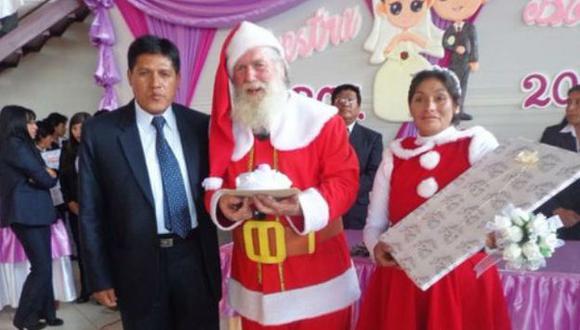 ‘Papá Noel’ y Mamá Noela’ se casaron en matrimonio masivo en Junín. (Difusión)