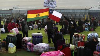 Más de 400 bolivianos acampan en Santiago de Chile a la espera de ser repatriados [FOTOS]