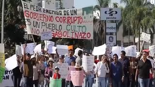 México: Saqueos y cierre de carreteras por alza de la gasolina