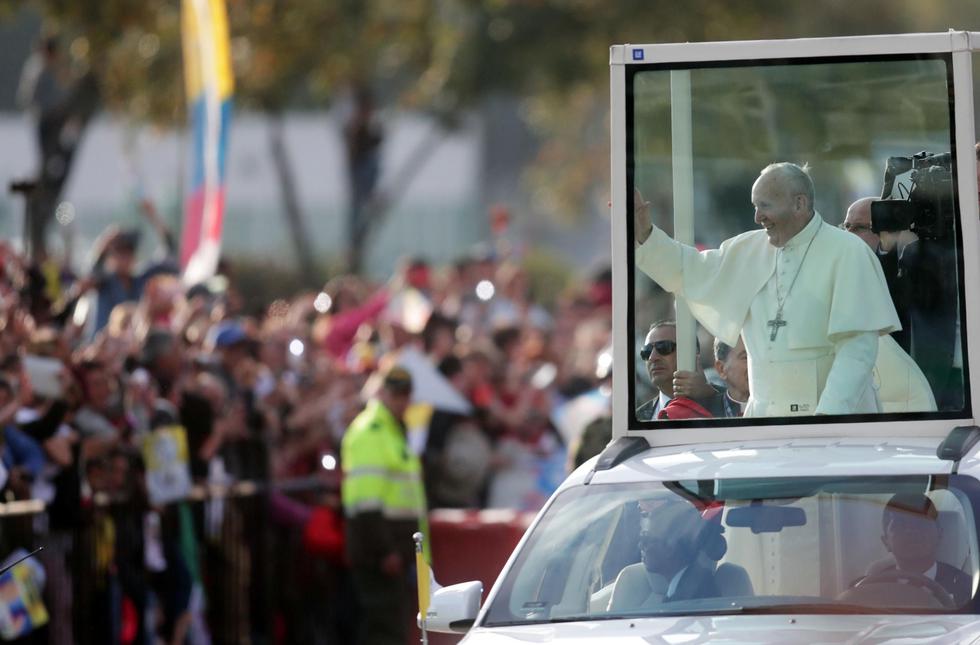 Papa Francisco aclamado por las multitudes colombianas. (EFE)