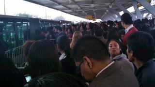 Metropolitano: Caos en Estación Naranjal por bus malogrado