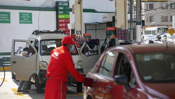 A partir del 1 de julio, los grifos venderán solo dos tipos de gasolina: premium y regular, medida que afectará a más de 700 mil vehículos en todo el Perú. (Foto: Eduardo Cavero / GEC)