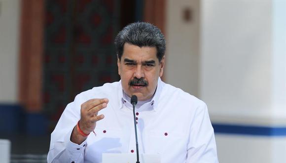 Nicolás Maduro explicó que como parte de las medidas para frenar el incremento de casos y de fallecidos, se fortalecerá “el cumplimiento estricto de medidas de prevención y control”. (Foto: EFE/Prensa Miraflores)