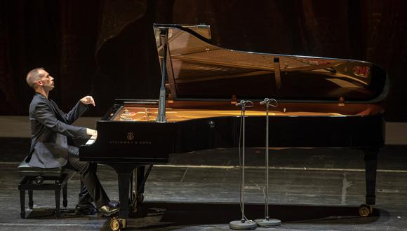 Orazio Sciortino, comenzó a tocar el piano a los ocho años y dio su primera actuación cuando tenía solo 11 años.