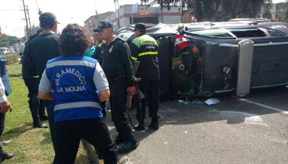 Patrullero terminó volcado tras accidente en La Molina. (Municipalidad de La Molina)