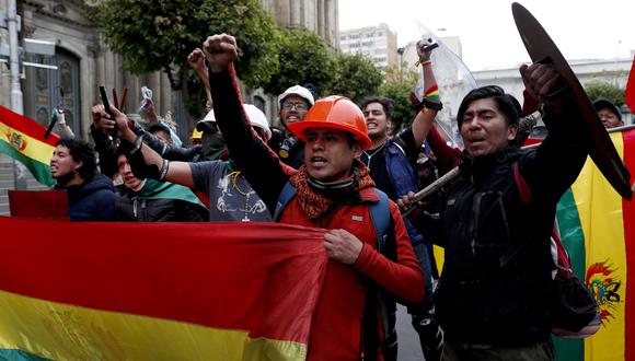 Ciudadanos abarrotaron las calles de Bolivia para celebrar renuncia de Evo Morales. (AP)
