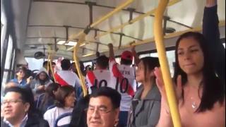 ¡La fiebre no para! Usuarios del Metropolitano entonan 'Contigo Perú' [VIDEO]