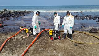 Se extrajeron más de 4 mil galones de petróleo de zonas afectadas en Bahía de Ancón