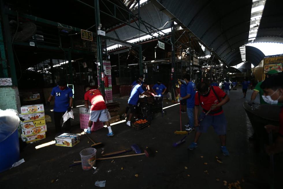 Desinfectan instalaciones del Mercado de Frutas en La Victoria. (Foto: Jesús Saucedo/GEC)