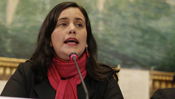 Verónika Mendoza aceptó las disculpas del legislador fujimorista Héctor Becerril.  (Atoq Ramón/Perú21)