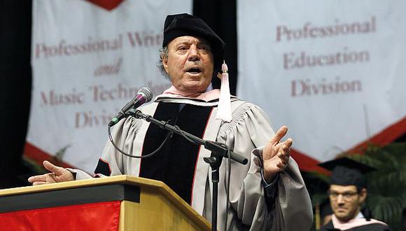Julio Iglesias fue nombrado Doctor Honoris Causa por la Universidad de Berklee. (AP)