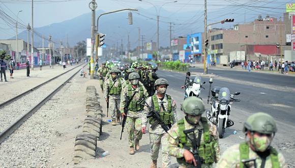 Los militares saldrán a las calles para restaurar el orden y recuperar el control de las carreteras del país.