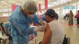 “Estoy contento y feliz”, Hugo ‘El Cholo’ Sotil fue vacunado contra el coronavirus en la Videna