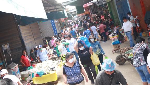 Trujillo: Cientos de personas abarrotaron mercados, supermercados y bancos sin respetar distancia social ni uso de mascarillas.