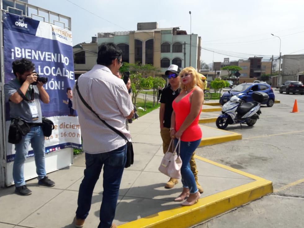 Susy Díaz se acercó a ejercer su voto en La Molina. (Perú21)