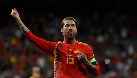 Sergio Ramos recibió homenaje antes del partido de España. (Foto: AFP)