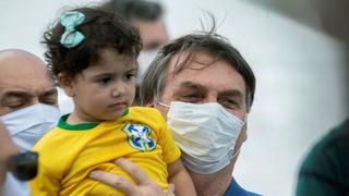 Brasil: Jair Bolsonaro se toma fotos con niños en una manifestación [FOTOS]