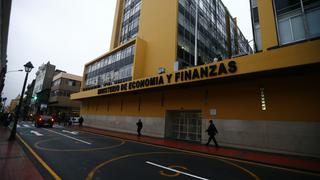 Nuevo ministro Carlos Oliva a favor de cuidar las cuentas fiscales