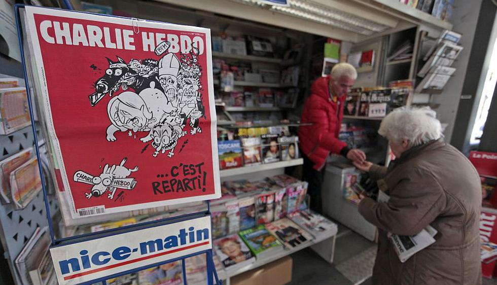 Charlie Hebdo inundó por segunda vez los quioscos de Francia tras atentado de enero pasado. (Reuters)