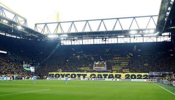 Hinchas de Borussia Dortmund también se mostraron en contra de la organización del Mundial en Qatar. Foto: Reuters.