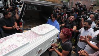 México: “No te vayas, hijo”, el último adiós a víctimas de accidente de metro 