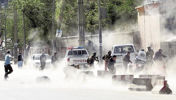 Caos y violencia. El ataque en Kabul fue reivindicado por una facción del Estado Islámico. (USI)