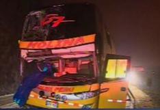 Un muerto y seis heridos tras choque de bus interprovincial contra camión en la Panamericana Sur