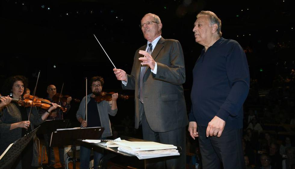 Pedro Pablo Kuczynski dirigió a la Orquesta Filarmónica de Israel. (Facebook Sociedad Filarmónica de Lima)