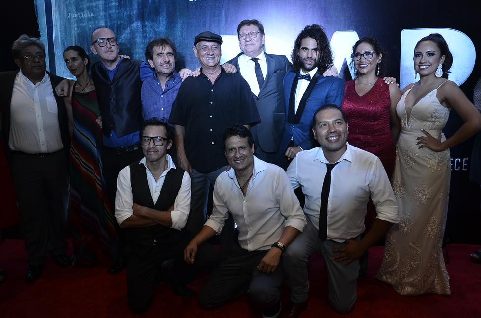 Stefano Salvini y otros actores se lucen en la alfombra roja de la película 'Rapto'. (Difusión)