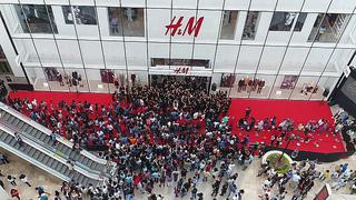 H&M cierra su local del Jockey Plaza tras desprenderse candelabro
