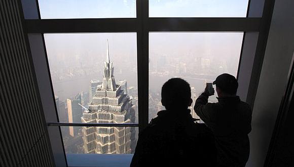 Pekín tiene desafíos  para tratar de reestructurar la economía hacia el consumo. (Bloomberg)