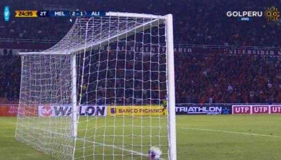 La pelota traspasó la línea final tras remate de 'Canchita' Gonzales. (Foto: Captura Gol Perú)