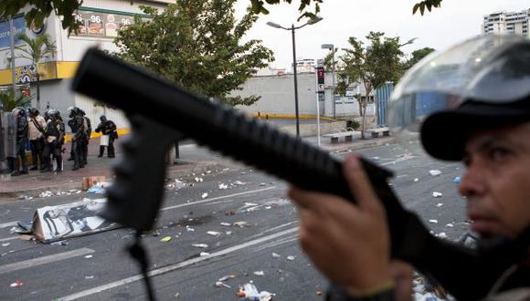 Fiscalía venezolana admite excesos policiales en represión a protestas. (EFE)