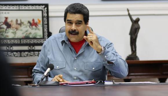 Nicolás Maduro ordenó tomar las fábricas y poner presos a los empresarios que cesen la producción. (EFE)
