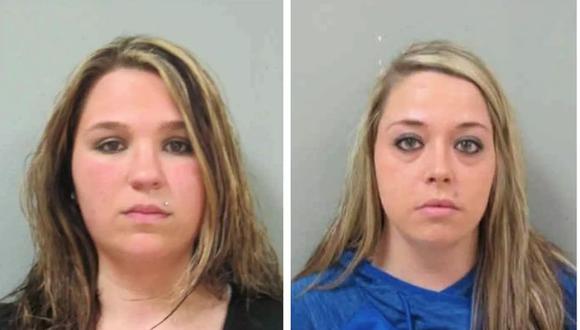 Paige Lynn Johanningmeier (izquierda) y Megan Marie Penney (derecha) pagaron una fianza de US$ 2 mil para salir libres. (The Washington Post)