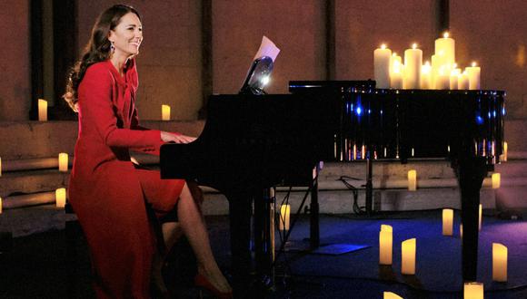 Catalina de Cambridge tocando el piano en el concierto ‘Royal Carols: Together At Christmas’. (Foto: AFP)