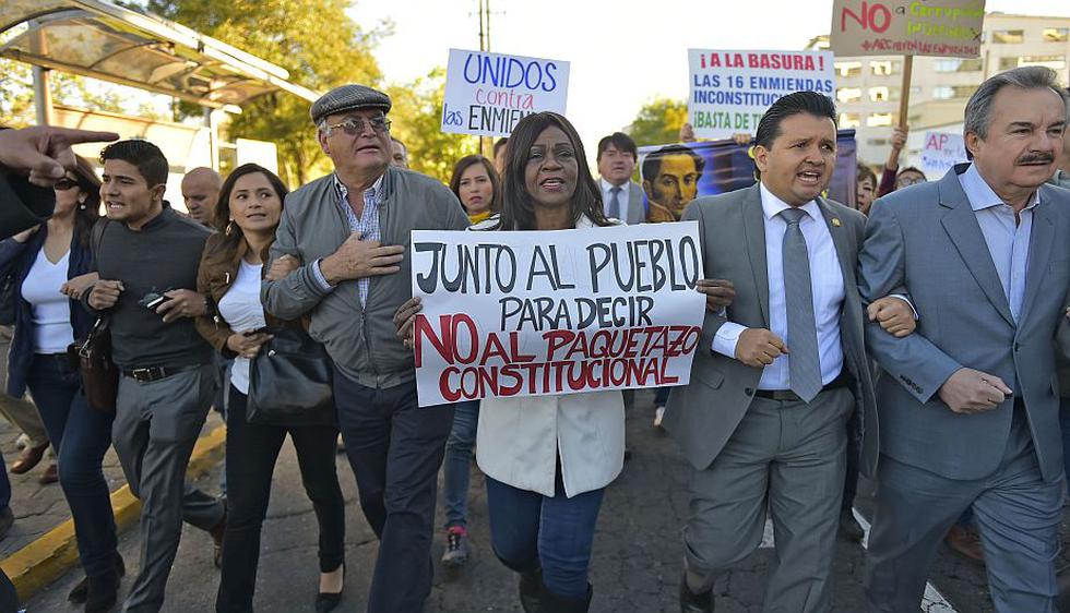 Ecuador: Parlamento inicia debate final de enmiendas constitucionales en medio de protestas. (AFP)