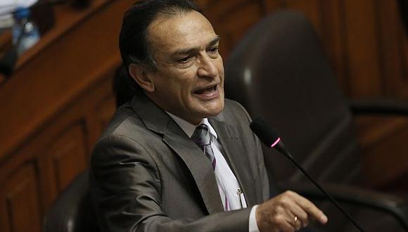 Héctor Becerril presentó proyecto de ley de muerte civil para sentenciados por terrorismo. (Anthony Niño de Guzmán)