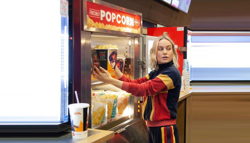 Brie Larson, protagonosta de “Captain Marvel”, sorprendió a sus fanáticos en un cine de Los Ángeles y les sirvió pop corn y gaseosas. (Foto: @captainmarvelofficial)