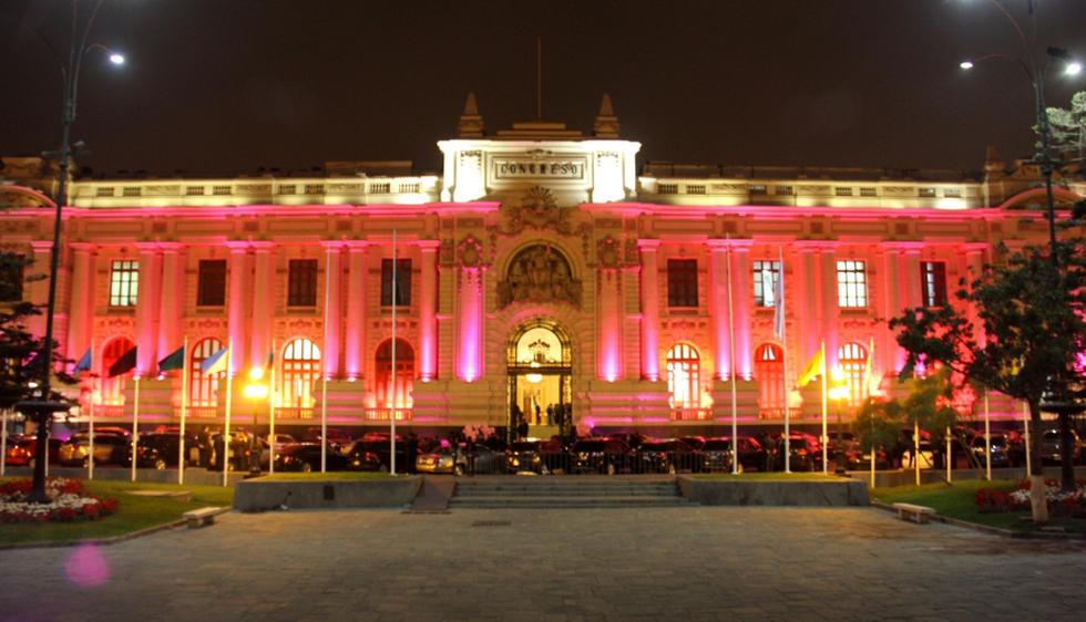 Parlamento lucirá fachada rosada a propósito de la campaña Ponte Rosa de la Liga Contra el Cáncer. (Liga Contra el Cáncer)