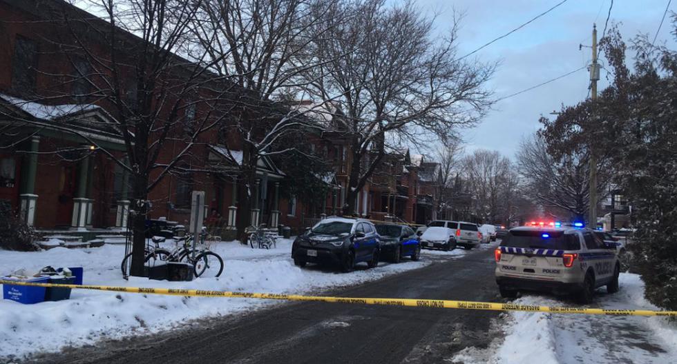 La policía explicó que se había producido un tiroteo en la zona, situada en las proximidades del Parlamento de Canadá y que se habían producido "muchos heridos".. (Foto: Twitter - Amanda Connolly)