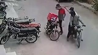 Ladrones devuelven objetos robados a joven luego de que este empiece a llorar