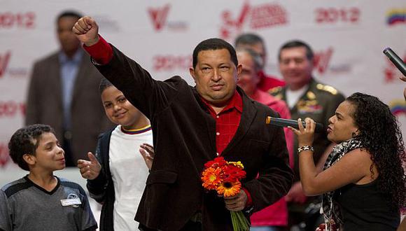 Chávez durante una actividad tras su última radioterapia. (AP)