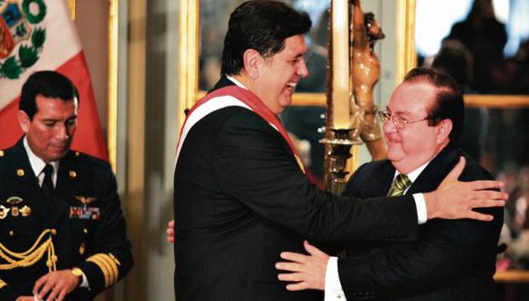 Alan García toma juramento a Luis Nava Guibert como ministro de la producción en 2011. Otras caras, otra realidad (Germán Falcón/Archivo El Comercio).