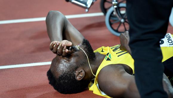 Bolt terminó lesionado. (AFP)