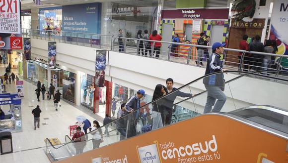 Mañana, sábado, los centros comerciales harán miles de ofertas por el Día del Shopping. (Peru21)