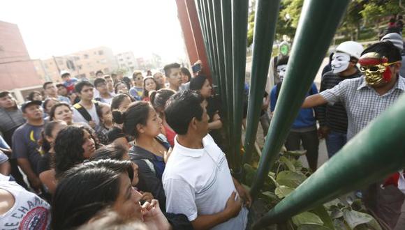 Estudiantes realizaron la toma de la universidad el día lunes. (Perú21/Anthony Niño de Guzmán)