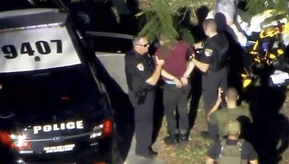 Este sujeto fue arrestado sin incidentes en la cercana ciudad de Coral Springs y llevado al hospital con heridas leves. (RT)